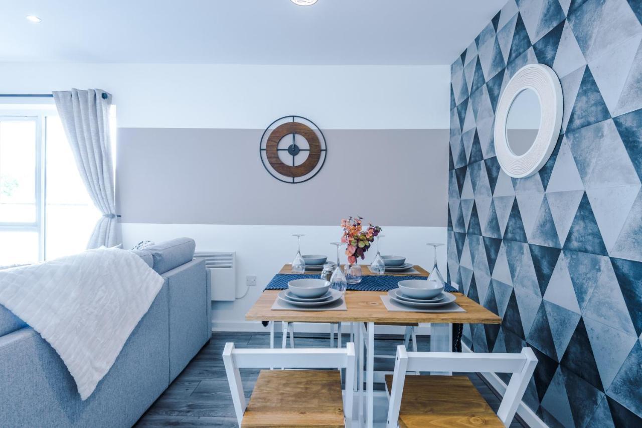 Greenstay Serviced Apartments: Versatile 2-Bed for Short & Long Stays Formby Exterior photo