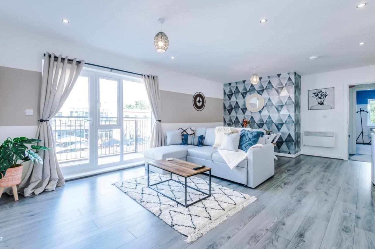 Greenstay Serviced Apartments: Versatile 2-Bed for Short & Long Stays Formby Exterior photo