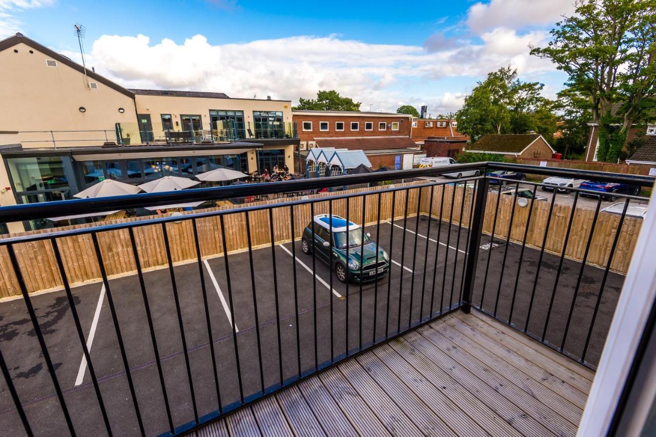 Greenstay Serviced Apartments: Versatile 2-Bed for Short & Long Stays Formby Exterior photo