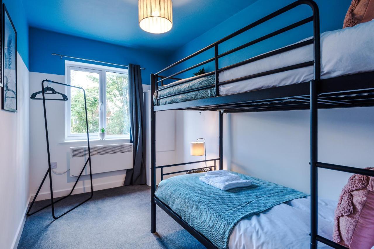 Greenstay Serviced Apartments: Versatile 2-Bed for Short & Long Stays Formby Exterior photo