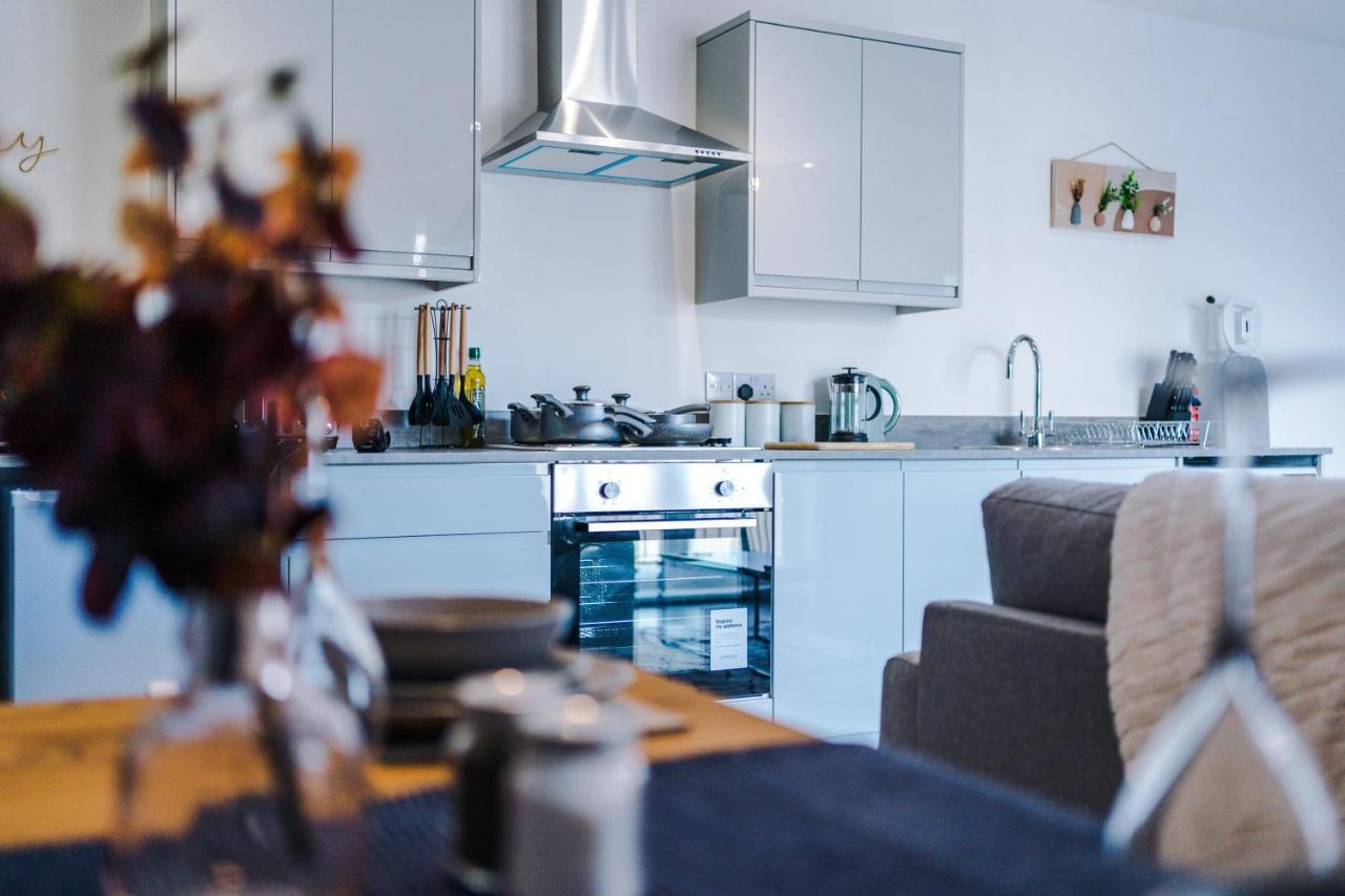 Greenstay Serviced Apartments: Versatile 2-Bed for Short & Long Stays Formby Exterior photo