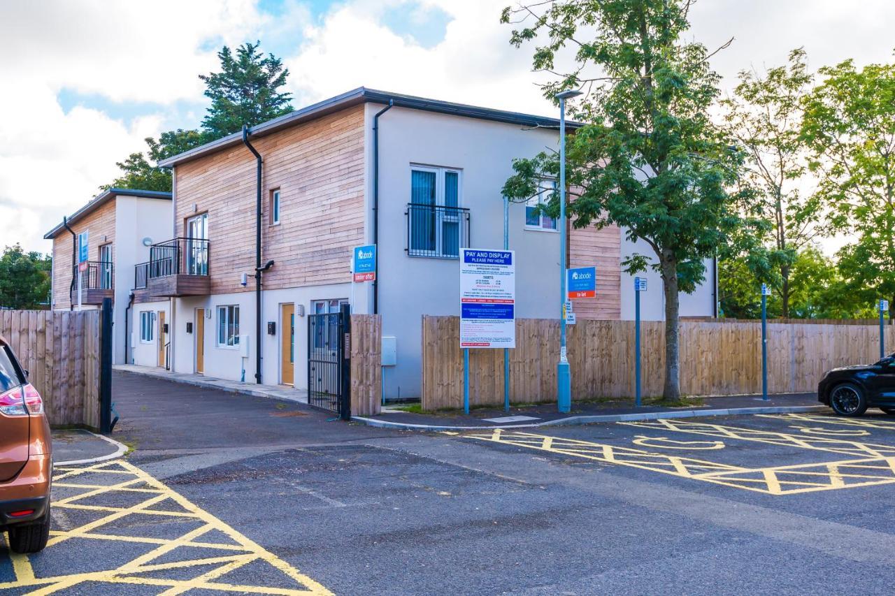 Greenstay Serviced Apartments: Versatile 2-Bed for Short & Long Stays Formby Exterior photo
